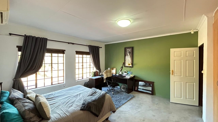 5 Bedroom Property for Sale in Safari Gardens North West